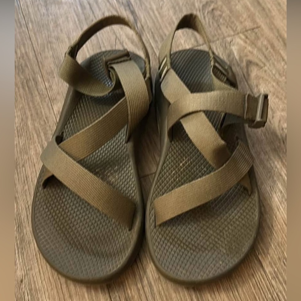 Men’s Chaco - size 10 - olive green